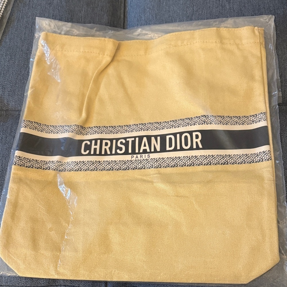 NWT Christian GWP Dior Limited Edition Tan Cotton Canvas Tote Bag w/ Navy Logo.